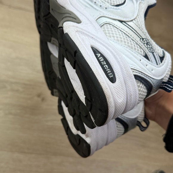 New Balance Gender Inclusive 530 Sneaker in White - Picture 12 of 12